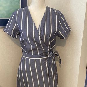 H&M size 6 chambray & white dress